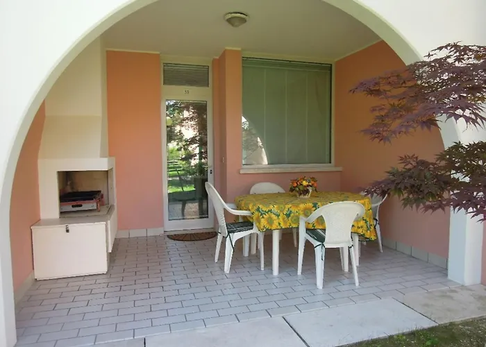 Spacious Apartment With Terrace And Pool In Bibione