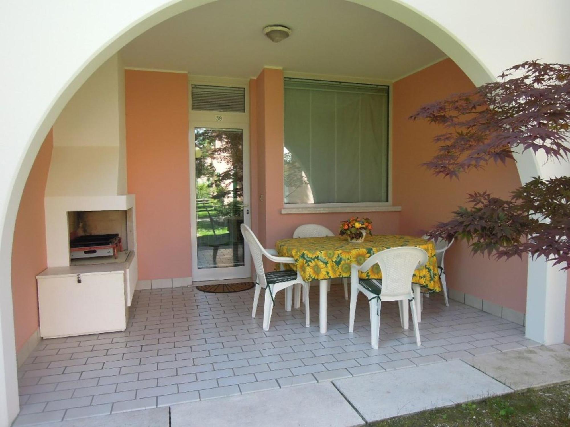 Appartamento Spacious With Terrace And Pool In