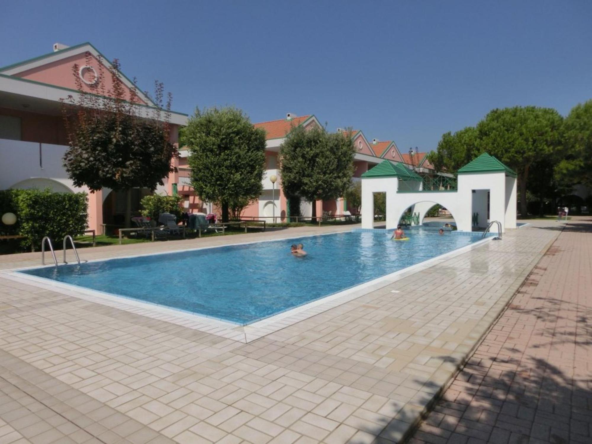 Spacious With Terrace And Pool In *